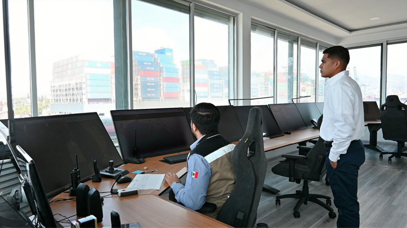 EL CENTRO COORDINA ENTRADAS, FONDEOS Y SALIDAS DE EMBARCACIONES EVITANDO ACCIDENTES